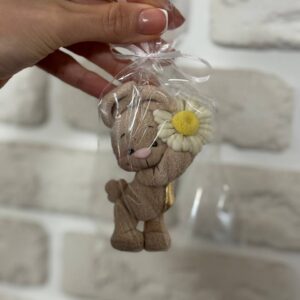 Шоколадна фігурка Зайчик 2D з ромашкою