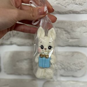 Шоколадна фігурка Зайчик з подарунком