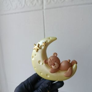 Мішка на місяці з мастики