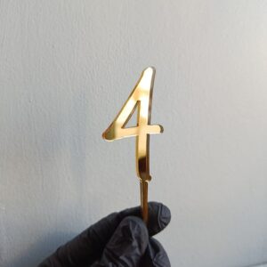 Цифра акрилова золота міні 4